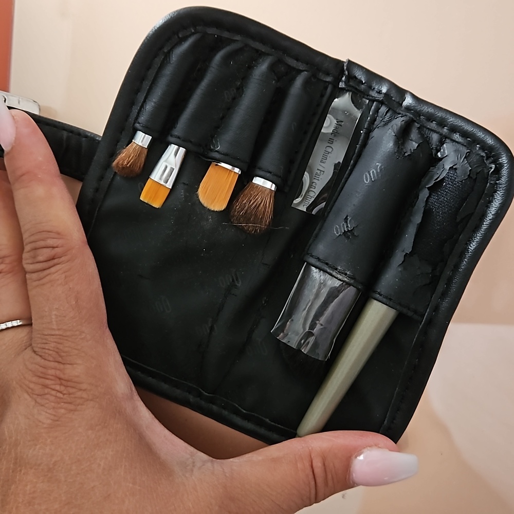 QUO MINI TRAVEL INTERCHANGEABLE MAKEUP BRUSH SET